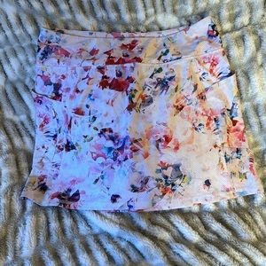Cute floral skort. Rbx. Size large.